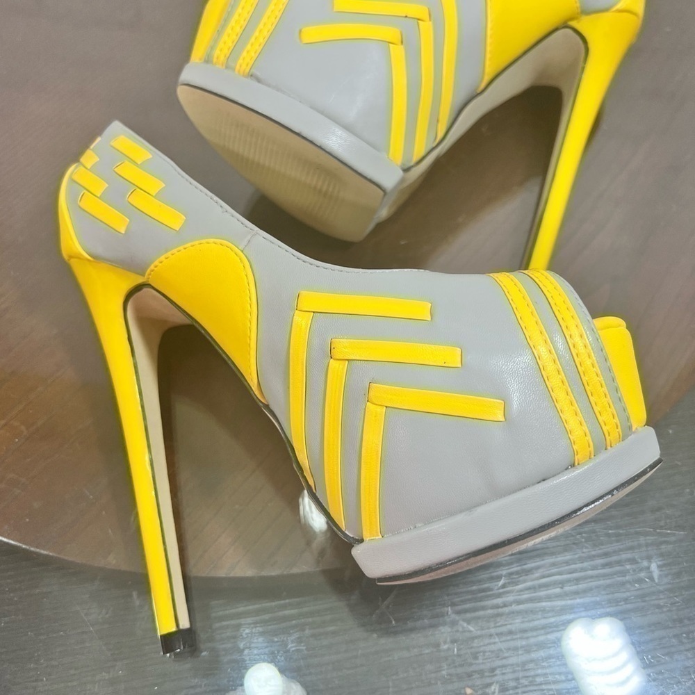 BEAU & ASHE super sexy sky high 6” heels with 2” platforms Yellow & Grey 6 Euc - Picture 8 of 16